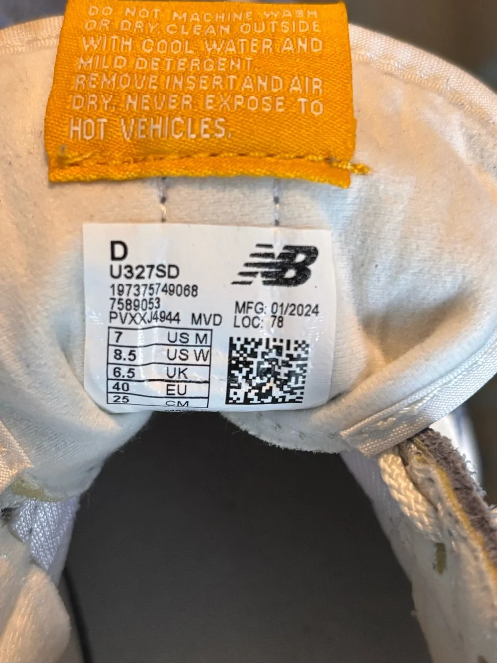 New Balance 327
